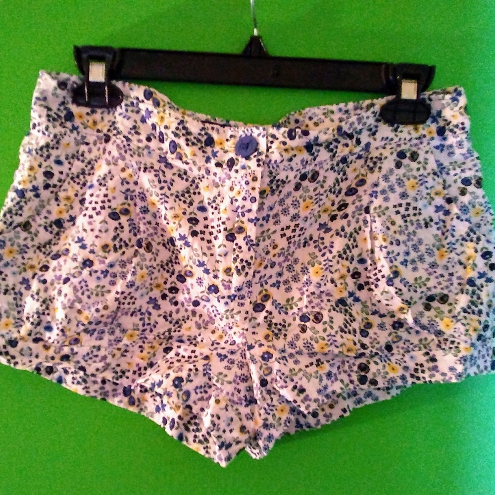 Miley Cyrus floral shorts sz 9